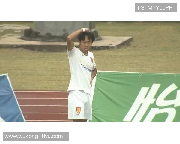 铜梁龙外援精彩头球破门助力球队打破僵局张外龙场边赞赏不断