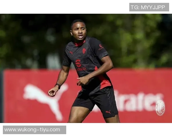 恩昆库重返米兰合练奇克继续进行单独训练 恩昆库重返米兰合练奇克继续进行单独训练