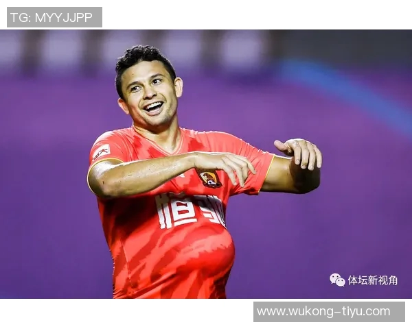 果阿队主场球员通道灯牌损坏严重引发球迷热议